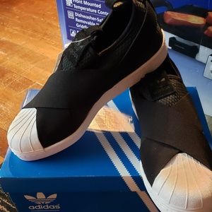 Adidas slip on